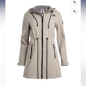 NEW 🆕 Reebok Women's Softshell Long Hooded Jacket